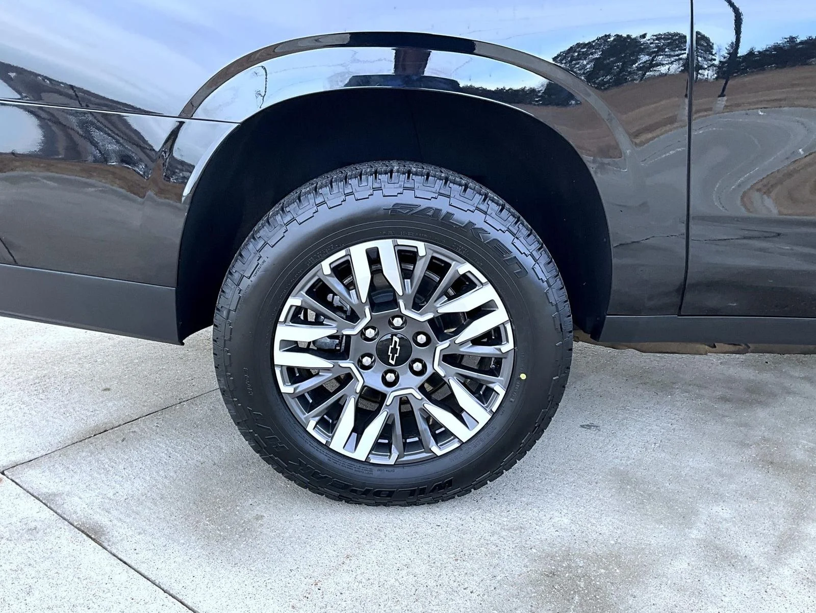 Used 2025 Black Chevrolet Z71 image 25