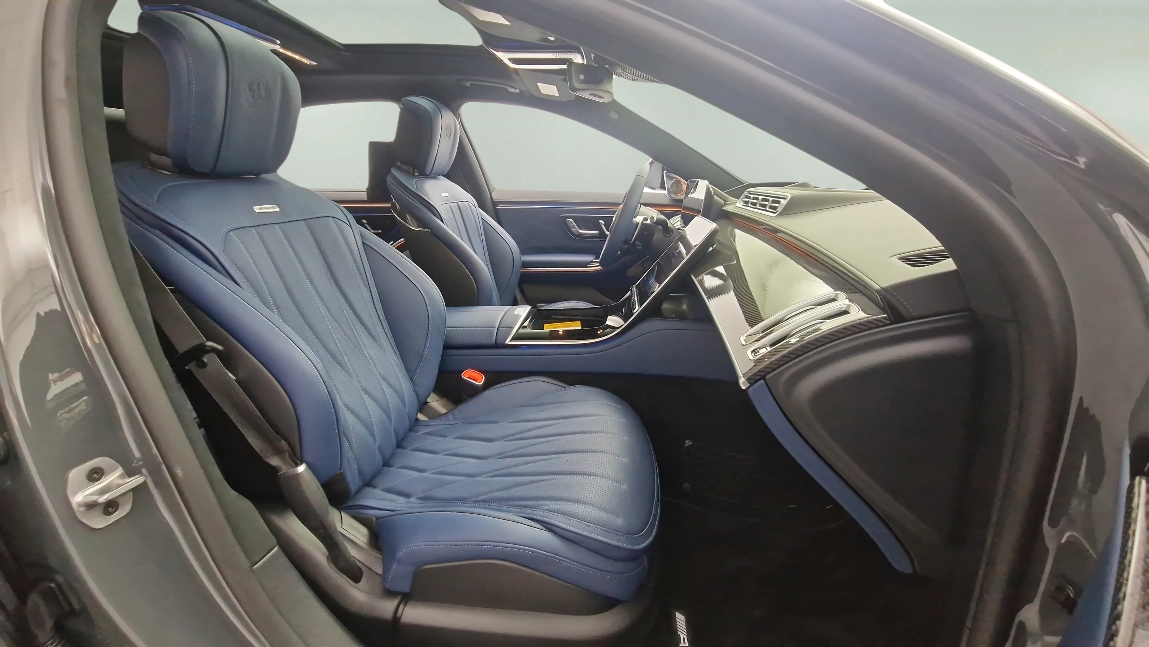 Used 2025  Mercedes-Benz AMG® S 63 E image 33