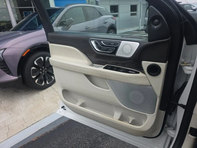 Used 2021 White Lincoln Black Label image 16