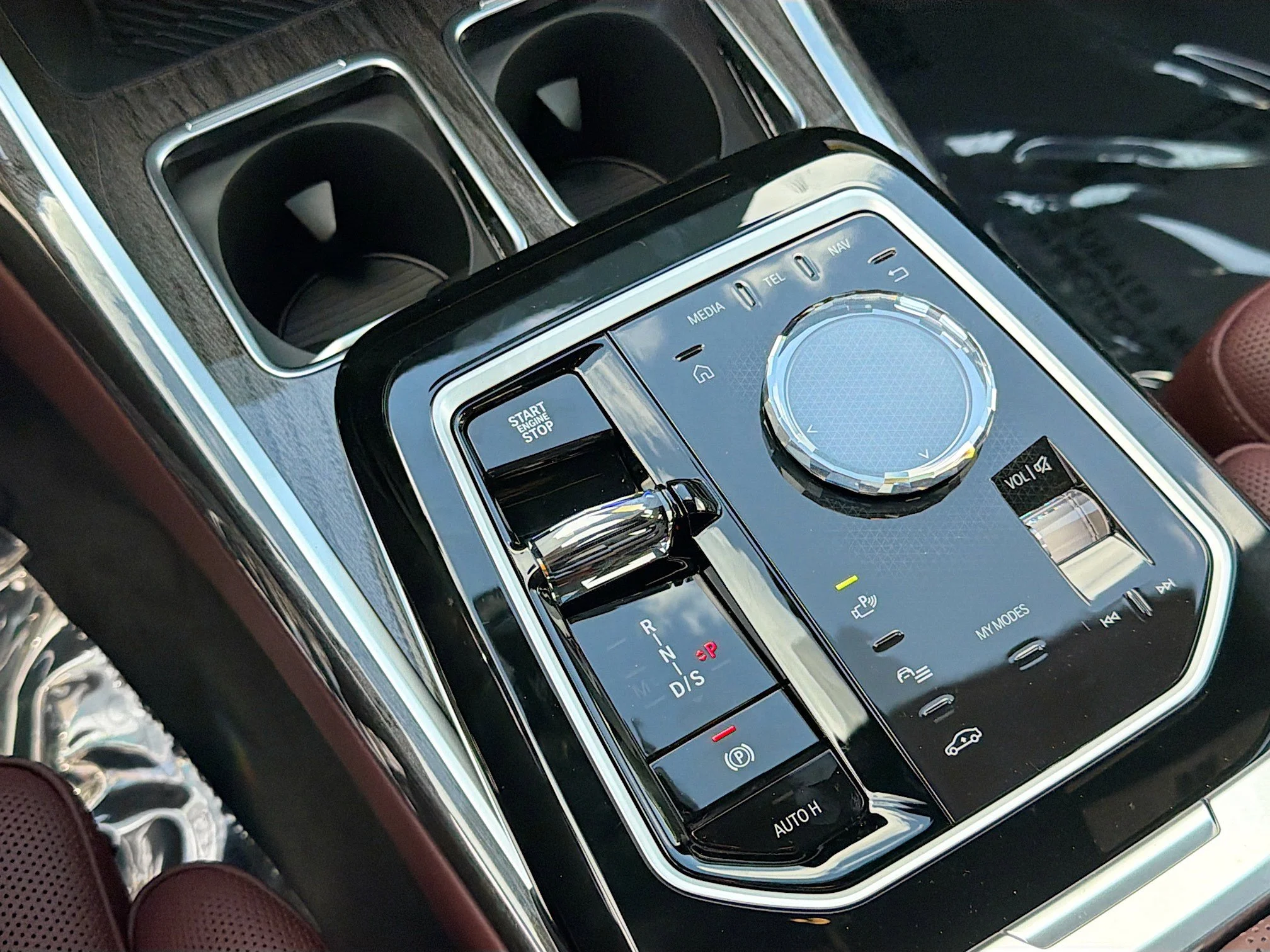 New 2026 Alpine White BMW 740i image 28