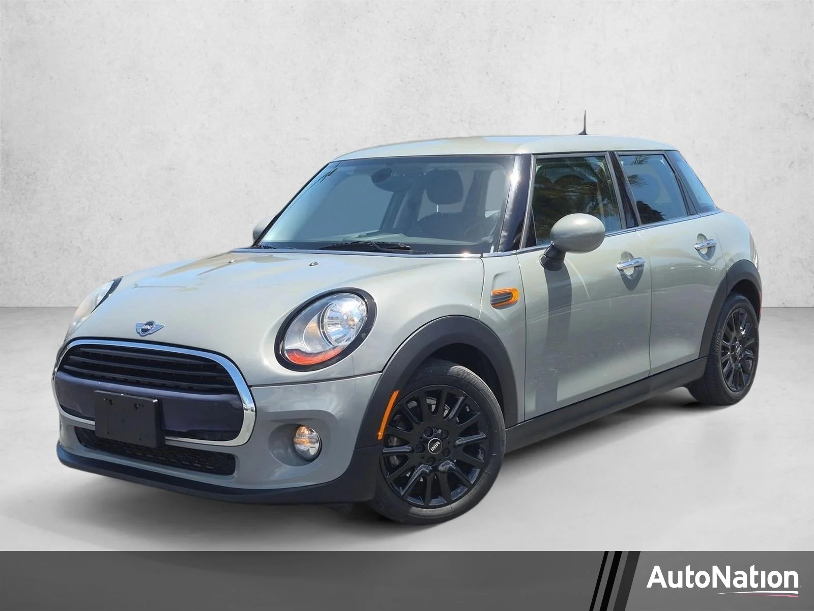 2018 MINI Cooper 4 Door's photo
