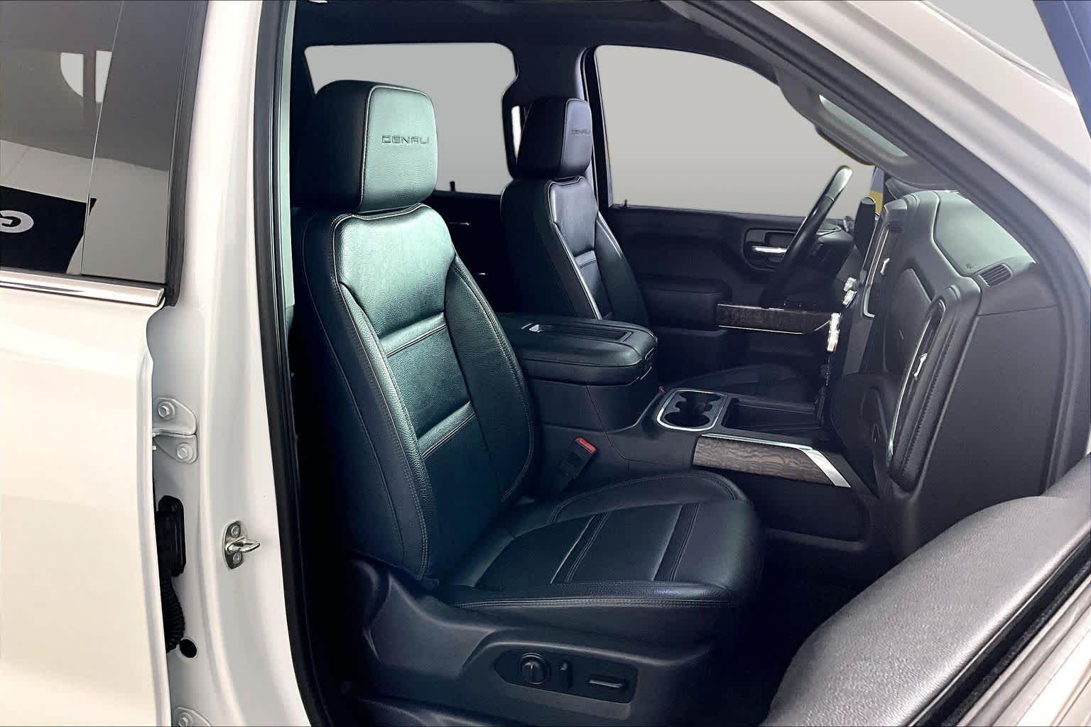 Used 2020 White Frost Tricoat GMC Denali image 6