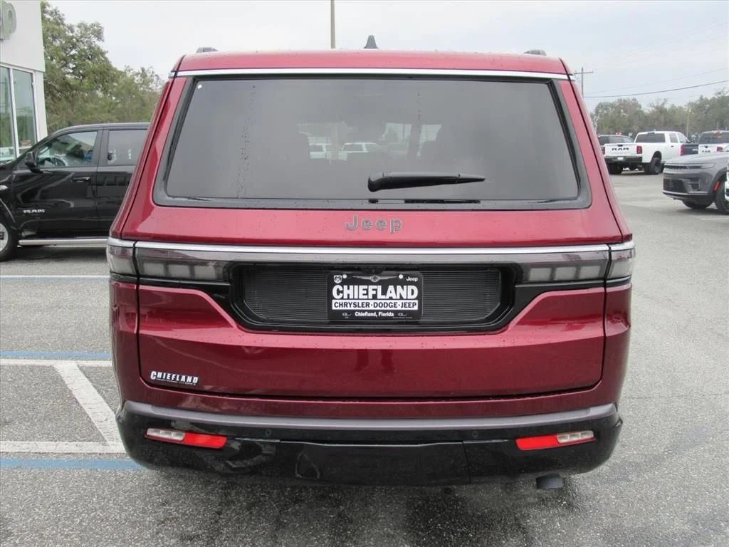 New 2026 Velvet Red Pearl-Coat Exterior Paint Jeep  image 5