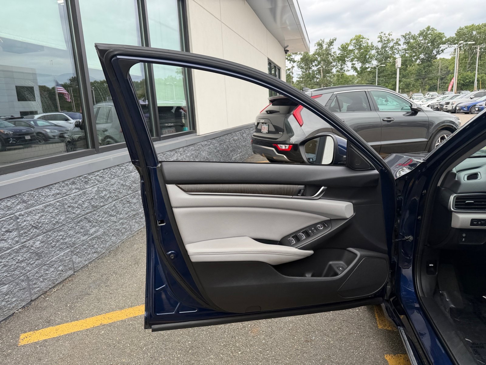 Used 2018 Blue Honda EX 1.5T image 28