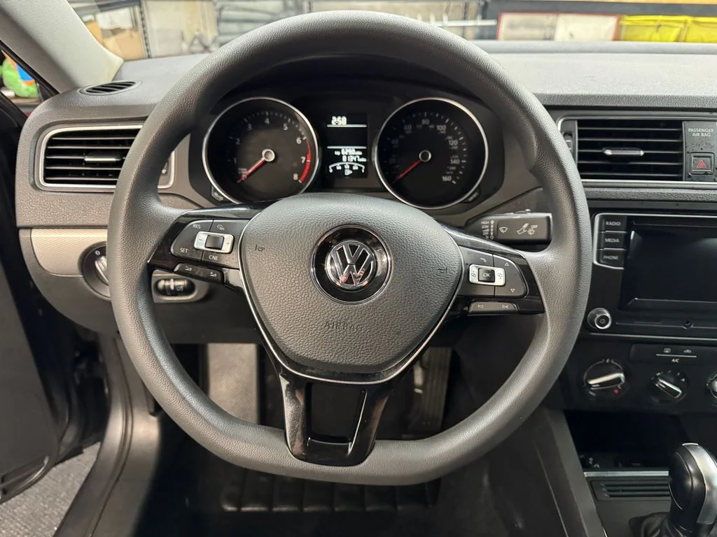 Used 2018 Gray Volkswagen 1.4T S image 17