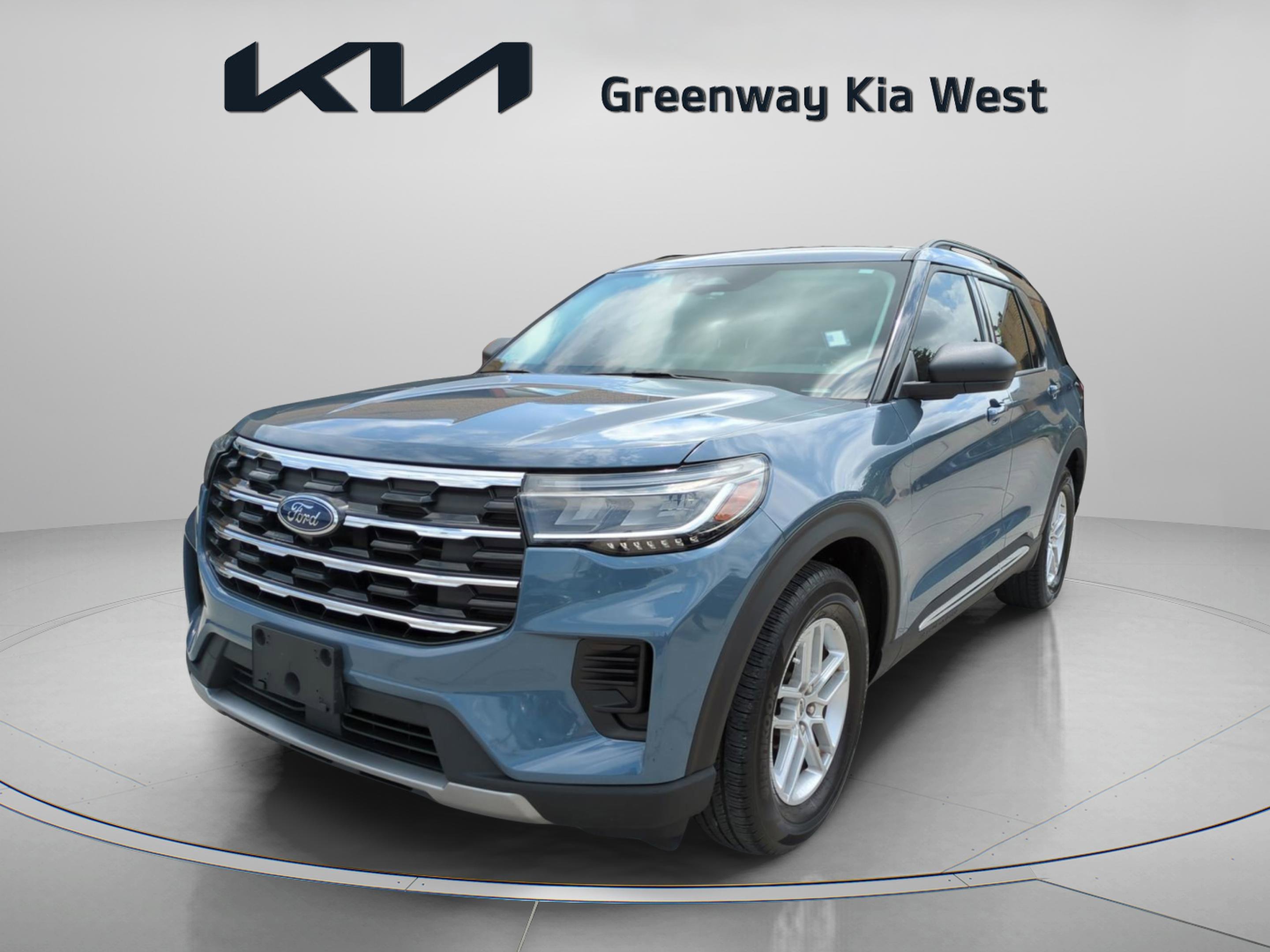Used 2025 Vapor Blue Ford Active image 3