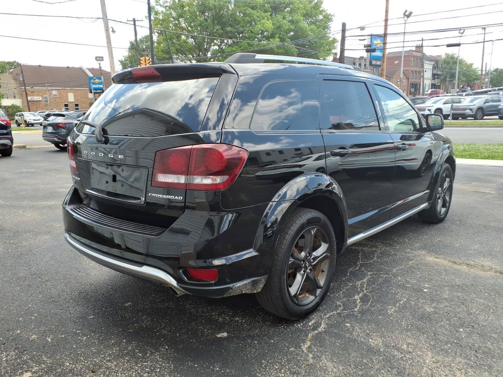 Used 2019 Pitch Black Clearcoat Dodge Crossroad image 5