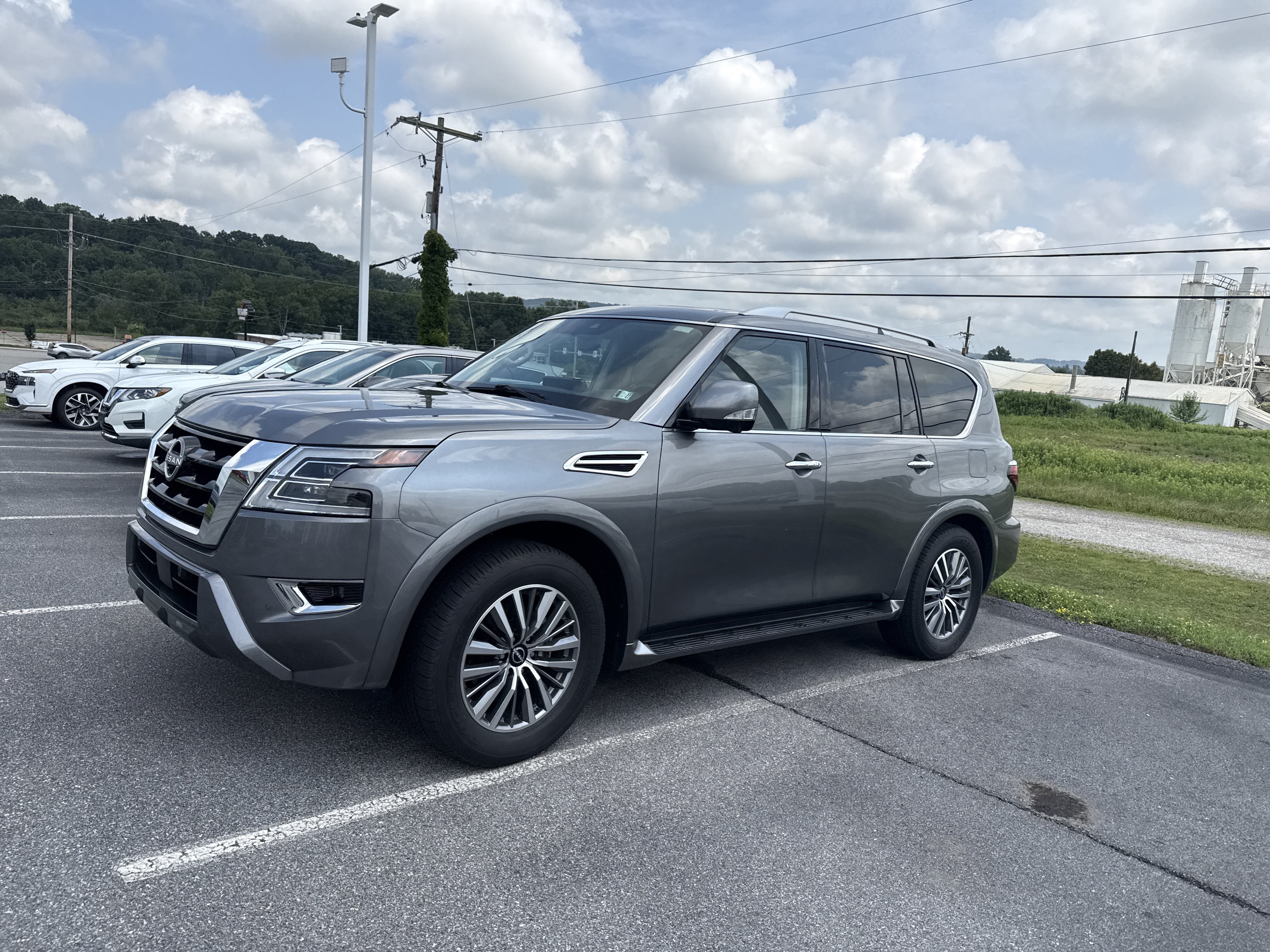 Used 2024 Gun Metallic Nissan SL image 7