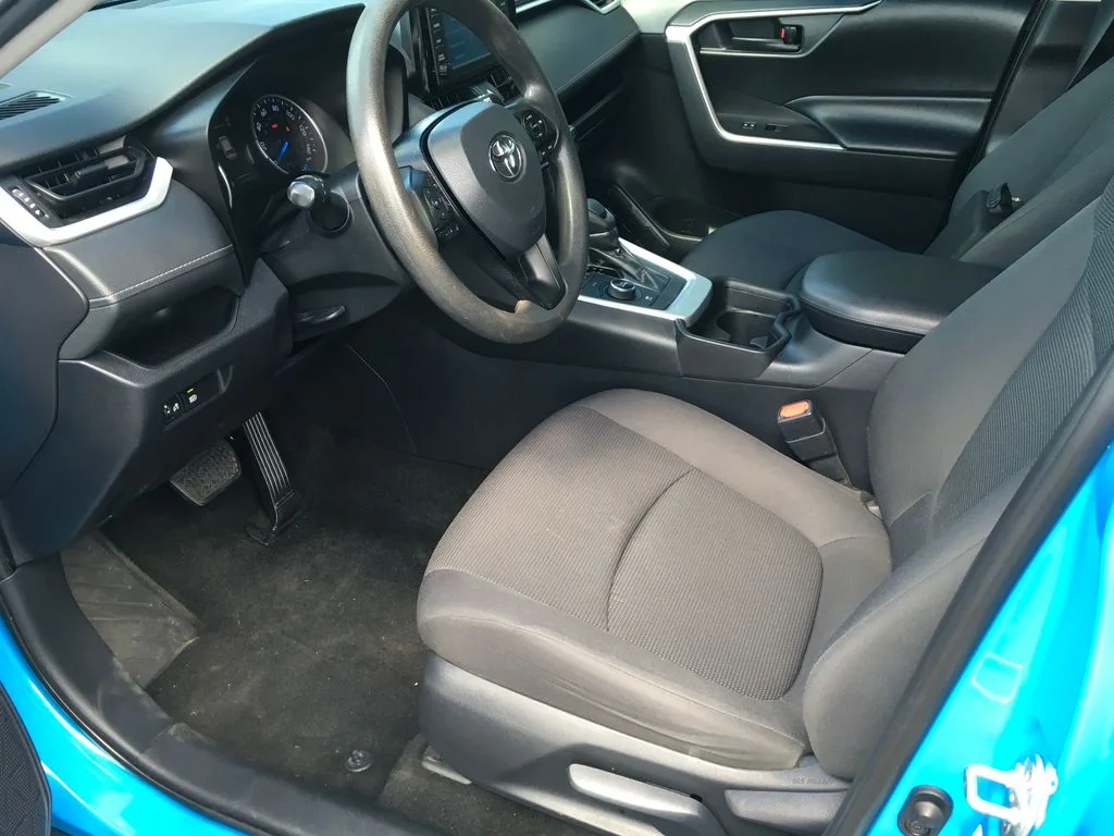 2019 Toyota RAV4 LE - Photo 21