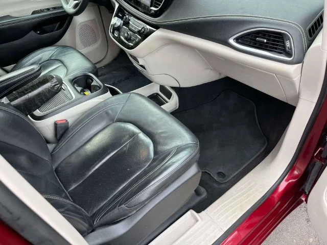Certified Used 2022 Velvet Chrysler Touring L image 24