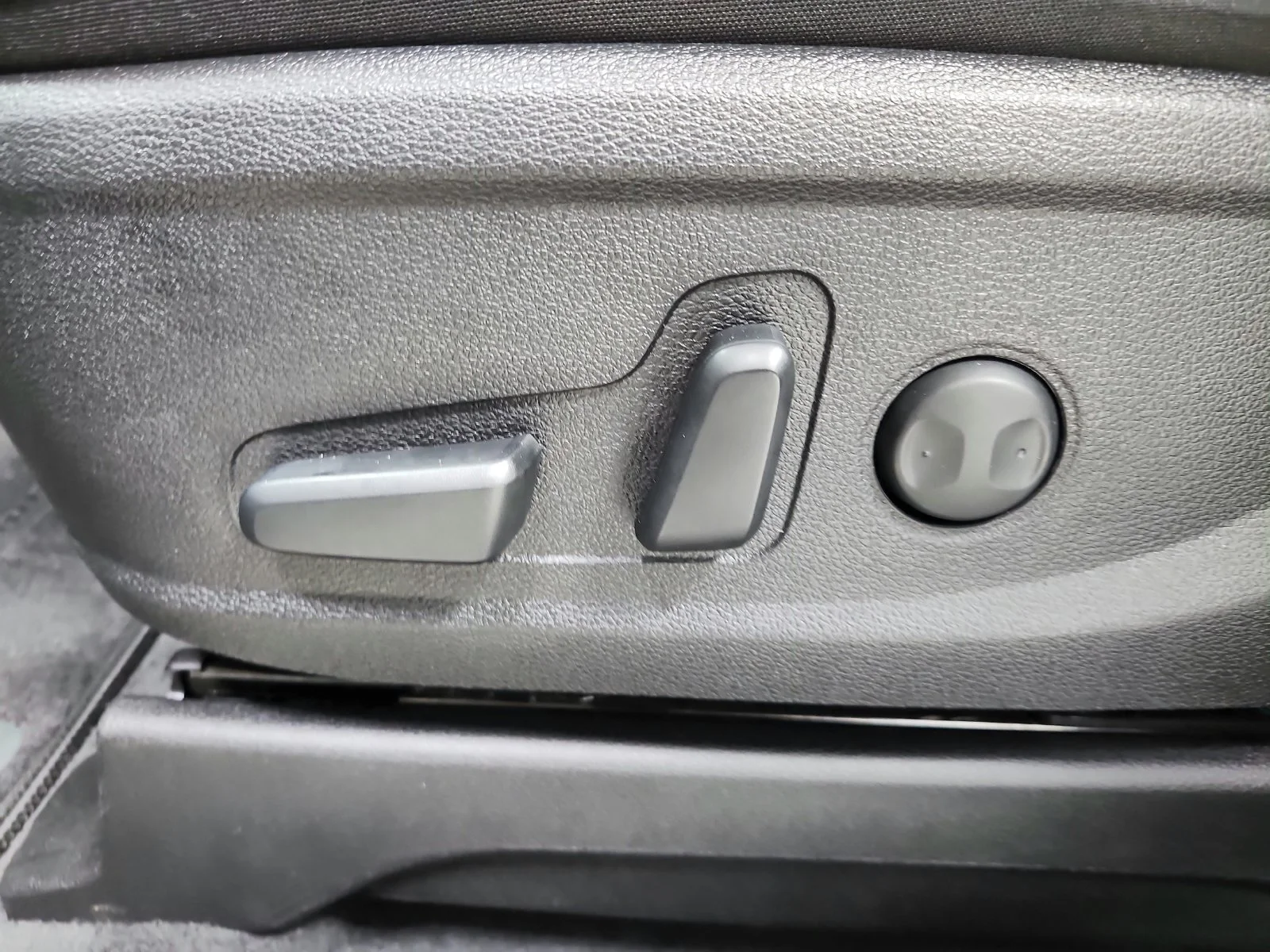 Used 2025  Kia S image 19