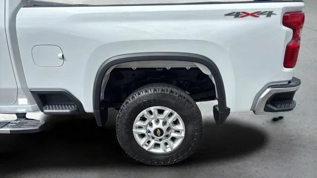 Used 2025 Summit White Chevrolet LT image 34