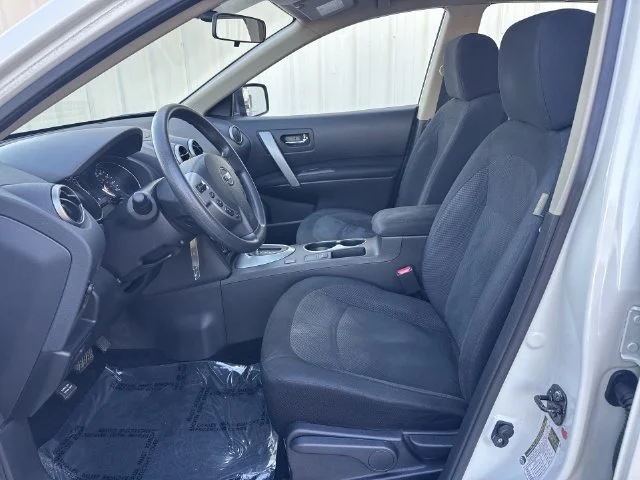 Used 2015 White Nissan S image 14