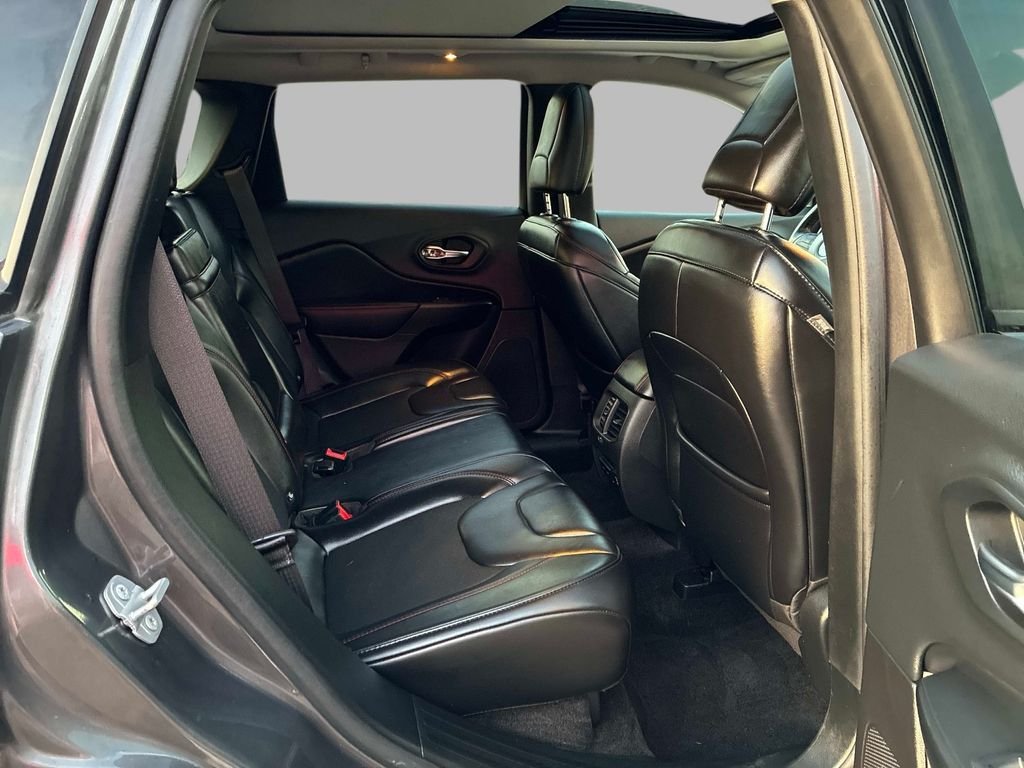 Used 2019 Gray Jeep Trailhawk image 10