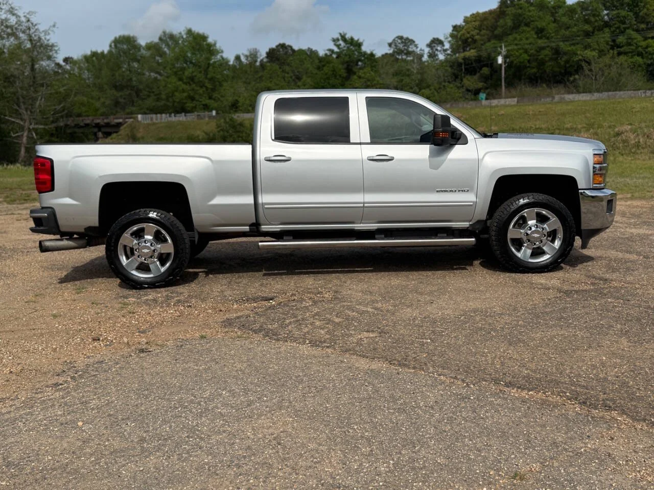 Used 2016 Silver Chevrolet LT 4x2 4dr Crew Cab SB image 6