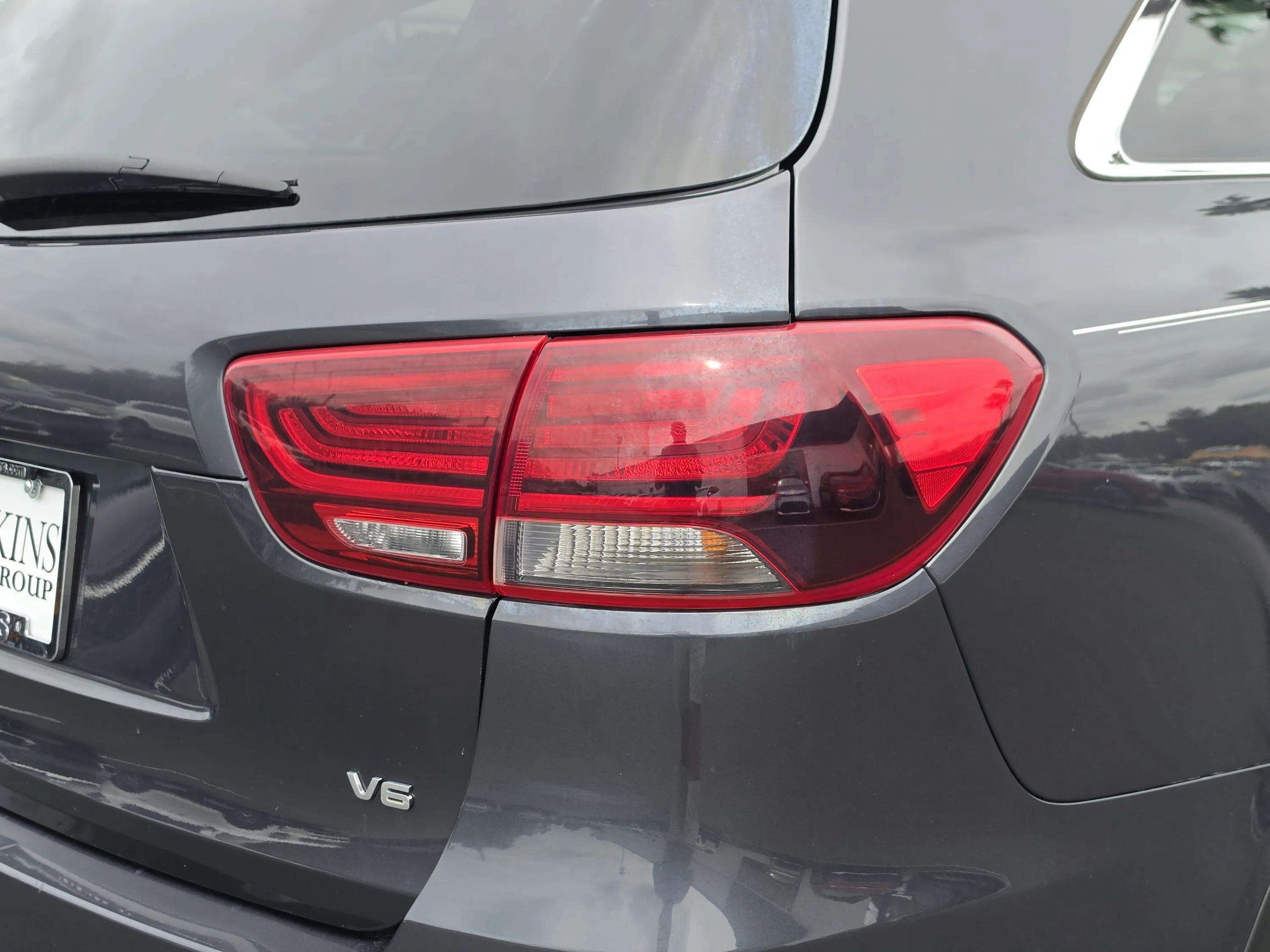 Used 2019 Platinum Graphite Kia LX V6 image 14
