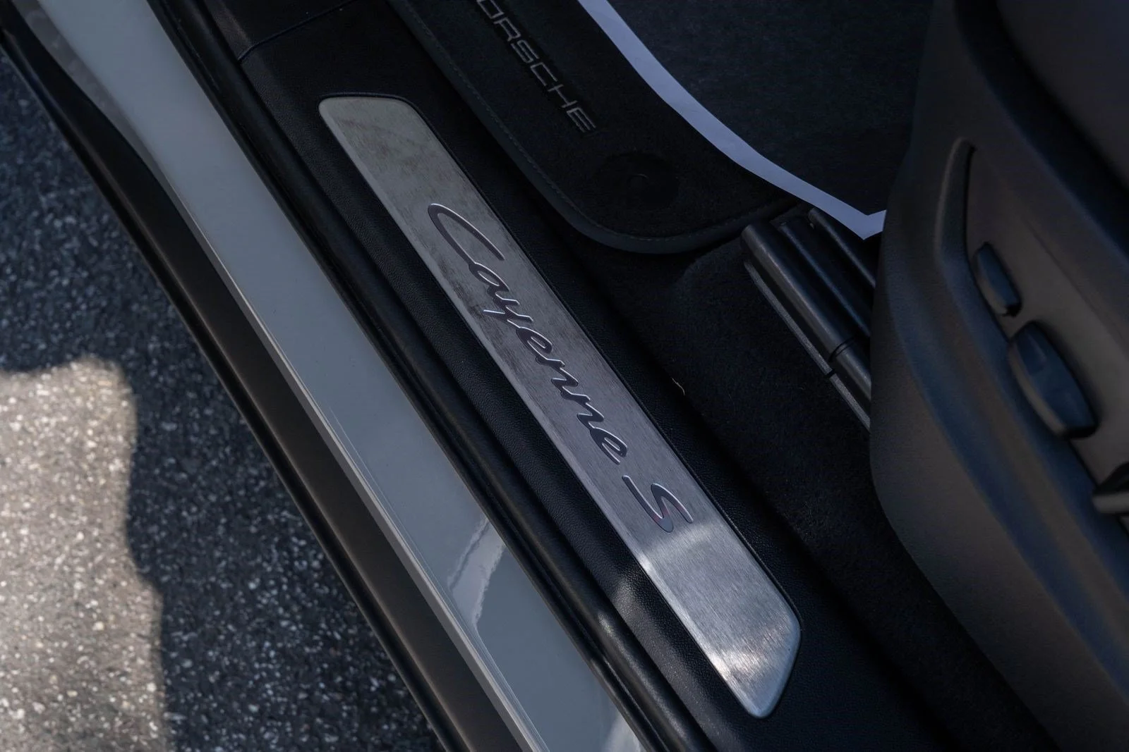 Used 2025 White Porsche S E-Hybrid Coupe image 23