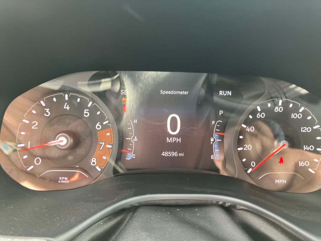 Used 2024 White/off-white Jeep Latitude image 17