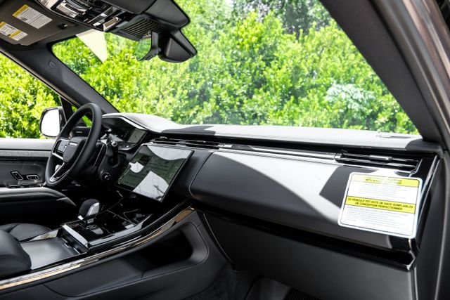 New 2026 Charente Grey Land Rover Dynamic SE image 17