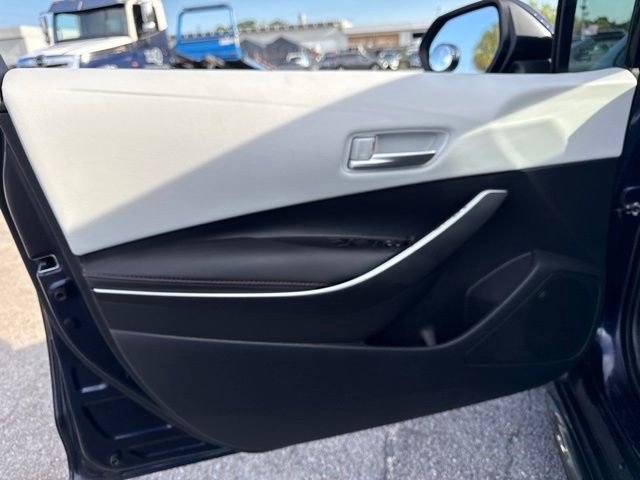 Used 2025  Toyota SE image 30