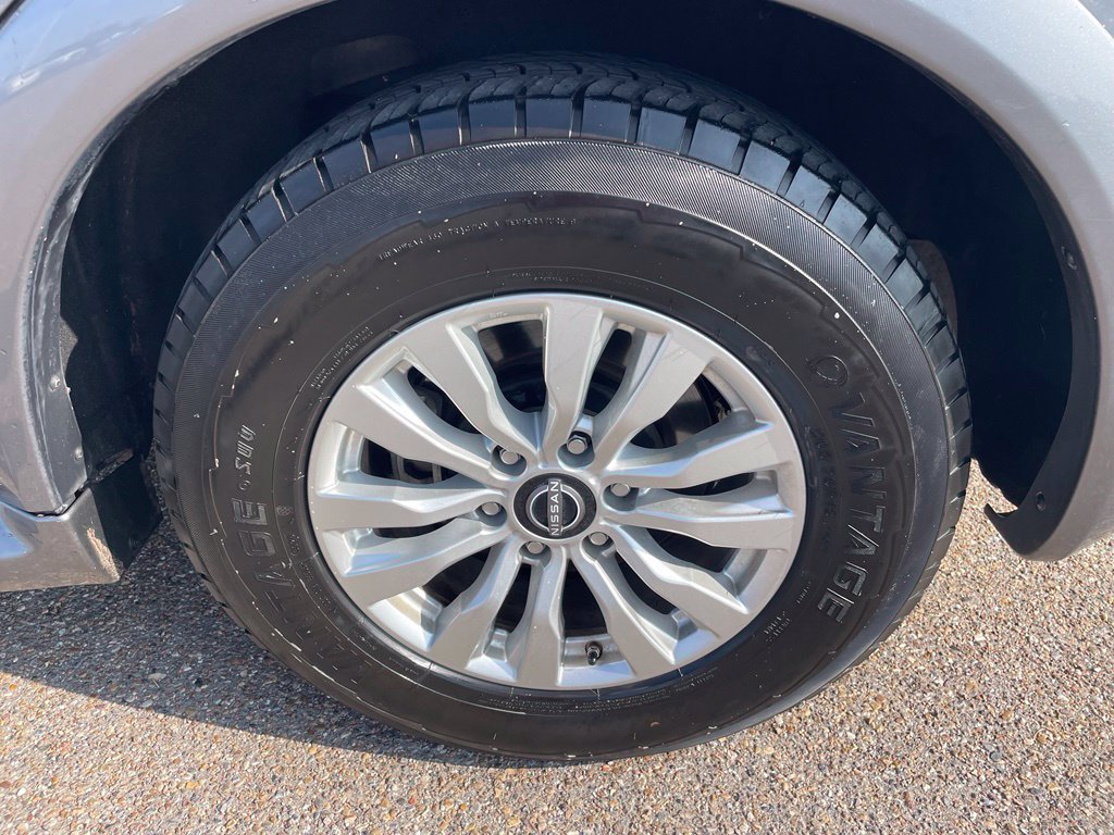 Used 2022 Gray Nissan SV image 17