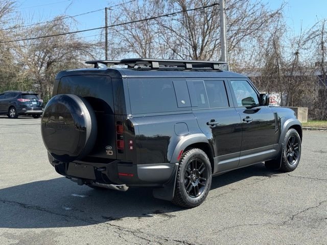New 2023 Santorini Black Land Rover SE image 5