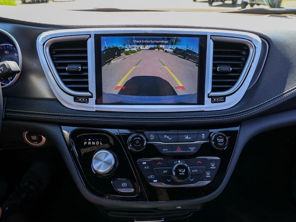 New 2026 Bright White Clear-Coat Exterior Paint Chrysler Select image 28