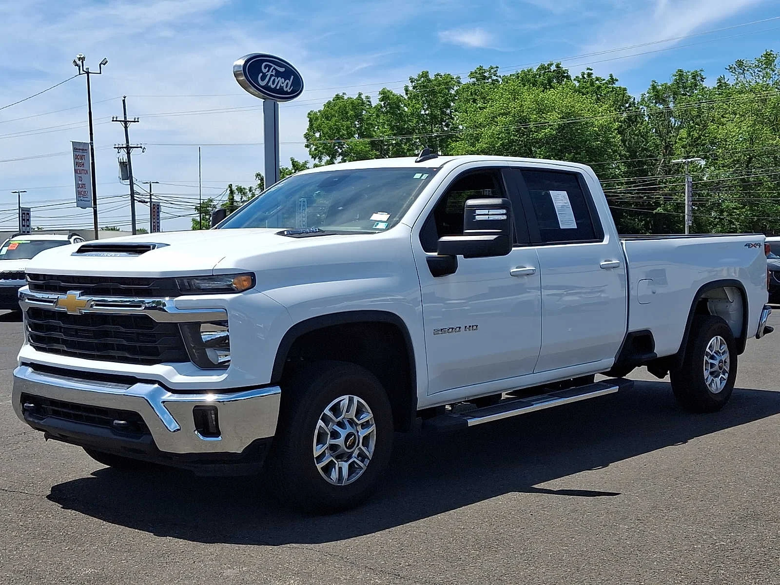 Used 2025 Summit White Chevrolet LT image 3