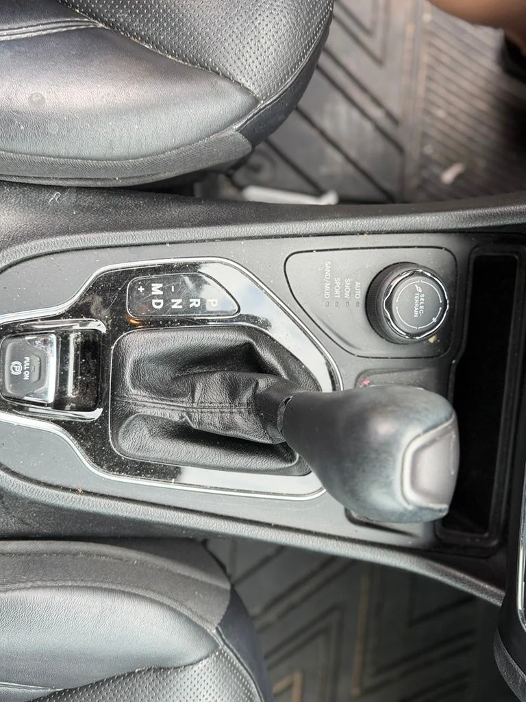 Used 2019 Gray Jeep Limited image 26