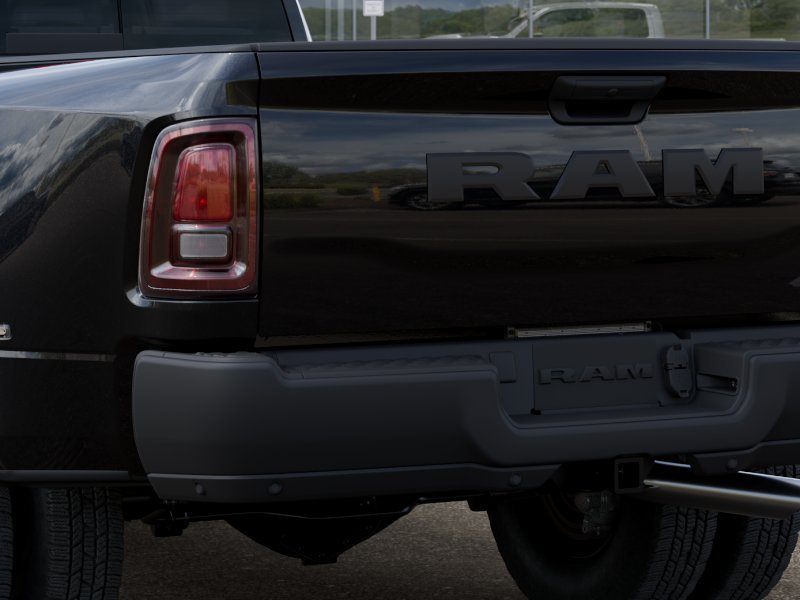 New 2026 Diamond Black Crystal Pearl-Coat Exterior Paint RAM Tradesman image 39