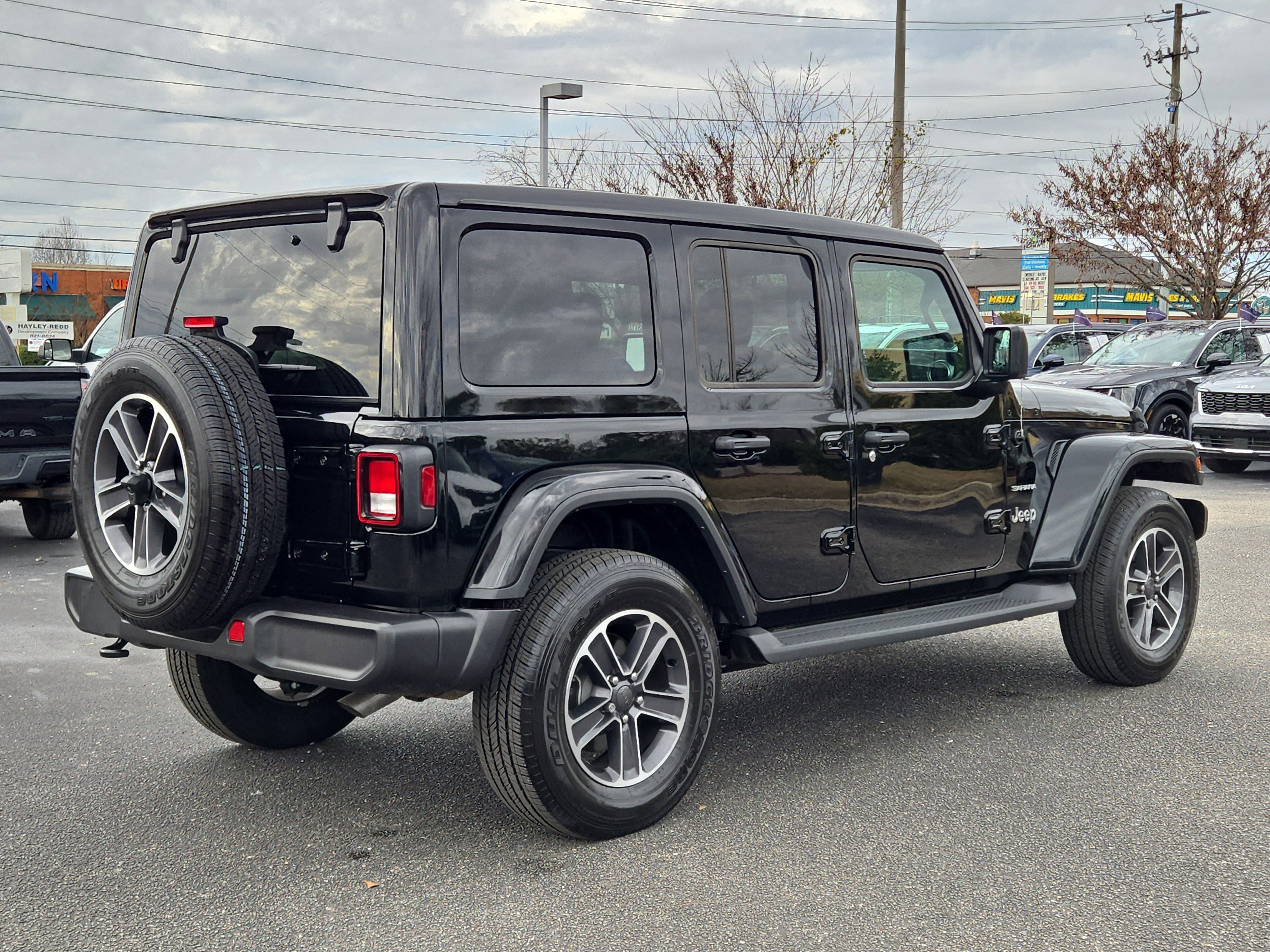 2023 Jeep Wrangler 4-Door Sahara - Photo 6