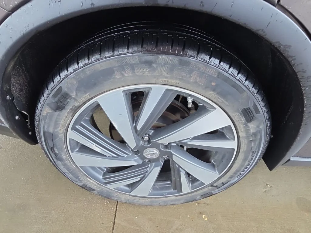 Used 2016 Brown Nissan Platinum image 9