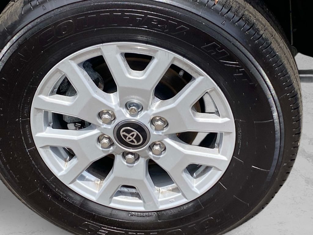 Used 2025 White Toyota SR5 image 27