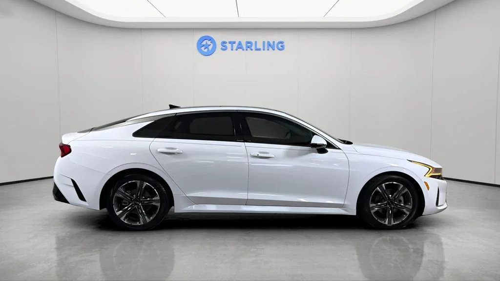 Used 2022 White Kia EX image 11