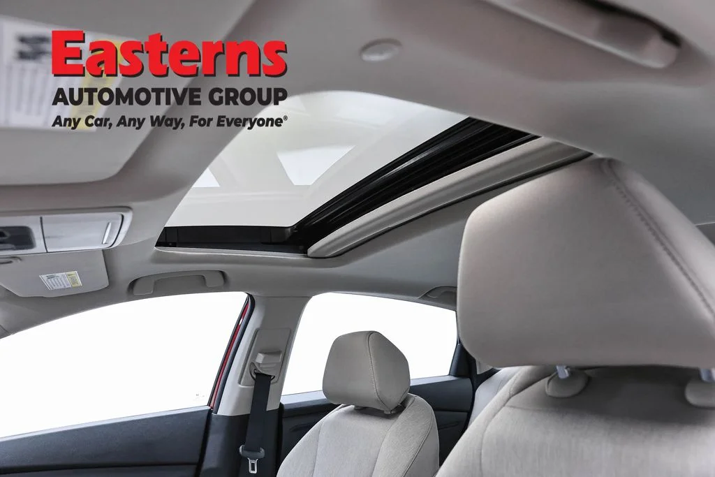 Used 2025 Red Honda SE image 33