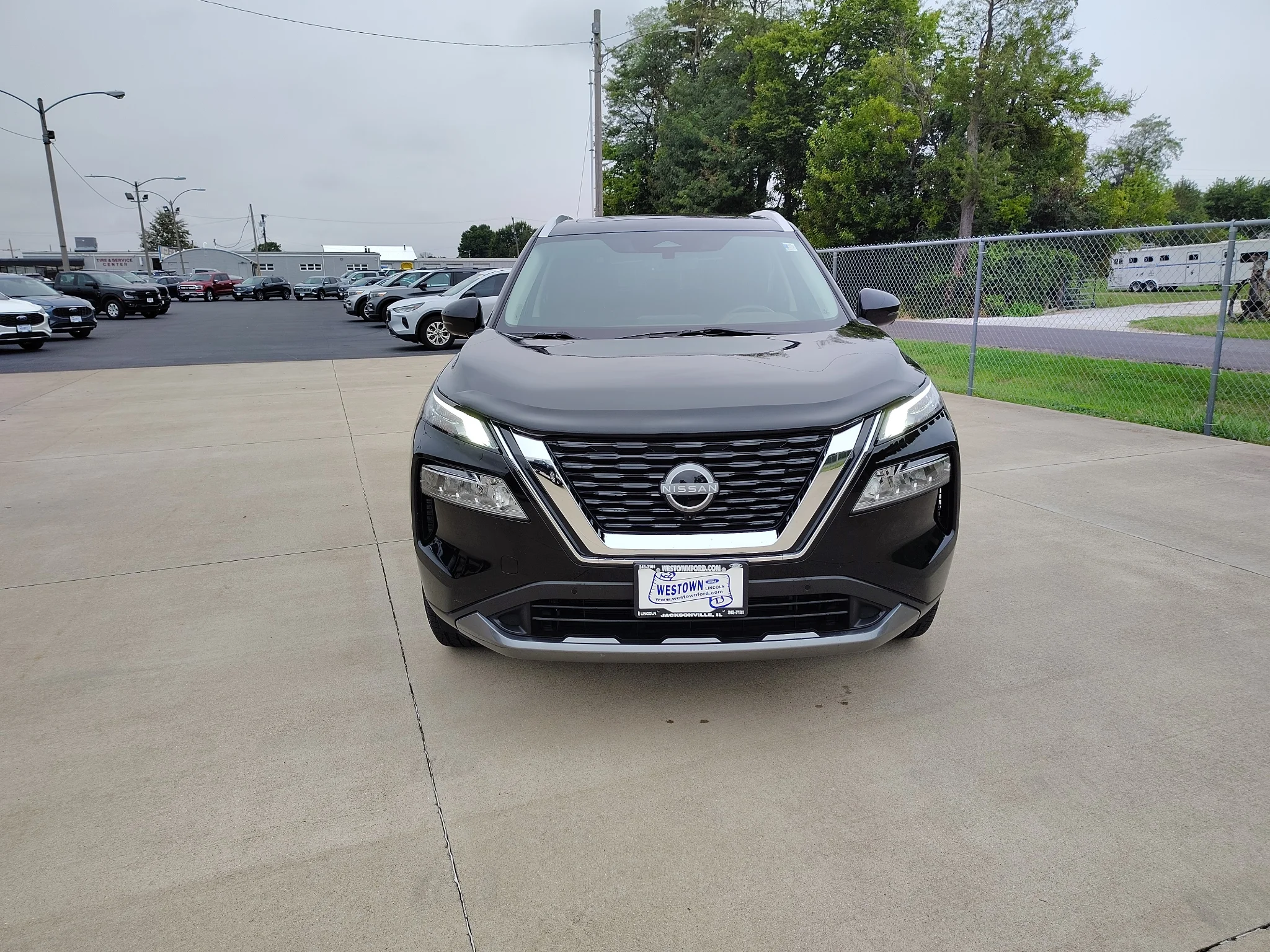 Used 2023 Black Nissan SL image 8