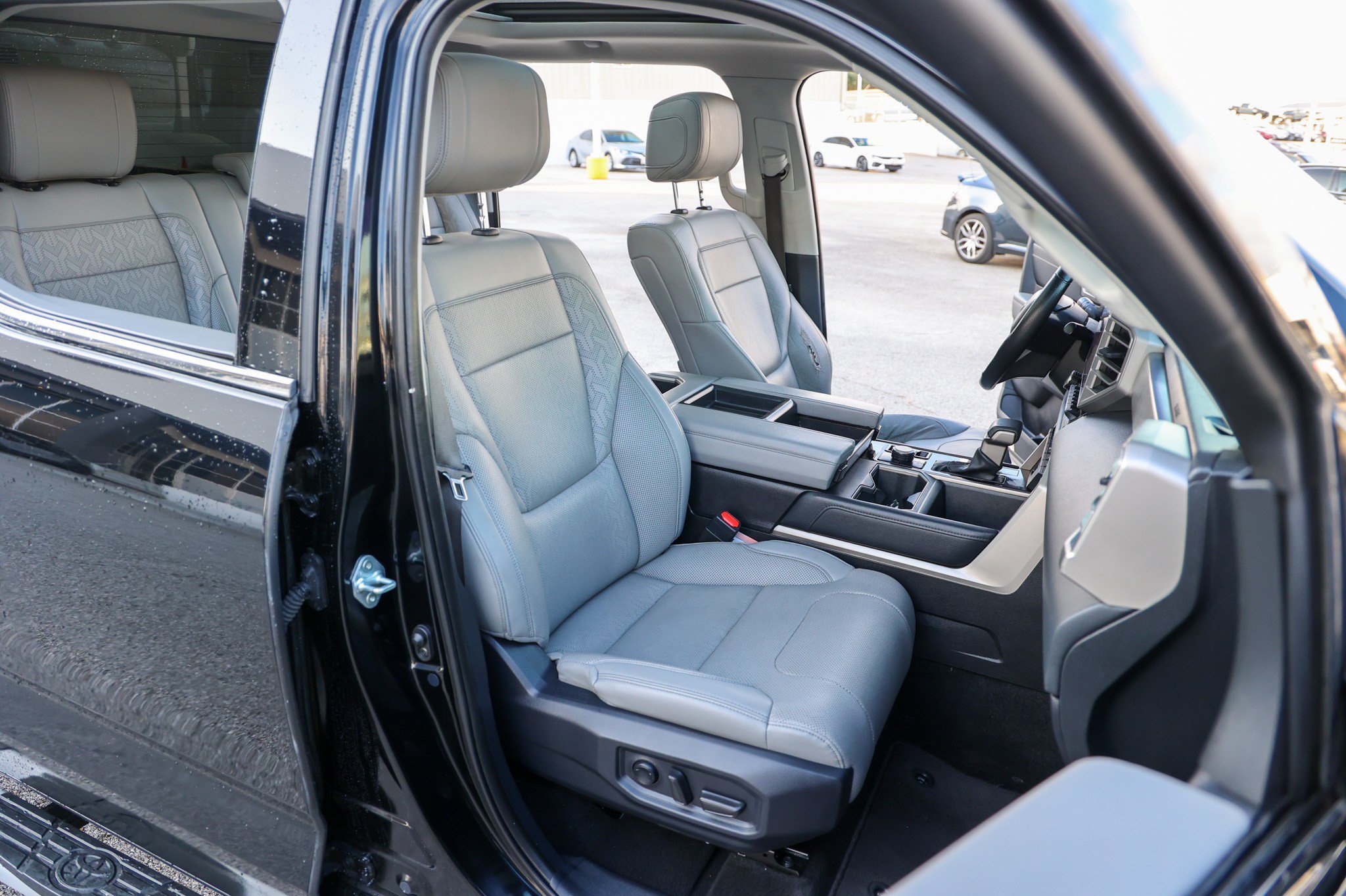 Used 2022 MIDNIGHT BLACK ME Toyota Limited image 46