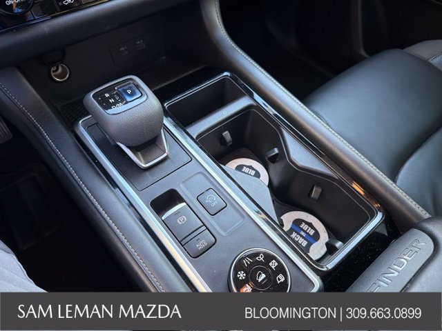 Used 2022 White Nissan SL image 4