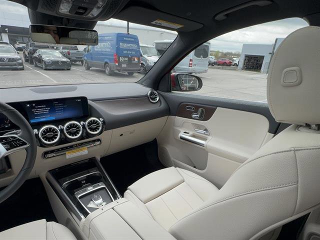 New 2026 MANUFAKTUR Patagonia Red Metallic Mercedes-Benz GLA 250 4MATIC® image 28