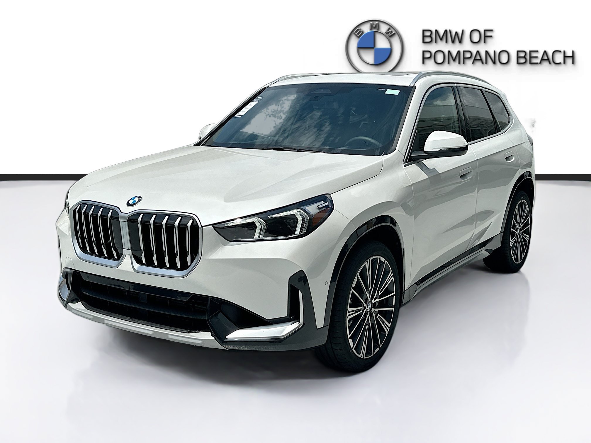 New 2026 Mineral White Metallic BMW xDrive28i image 3