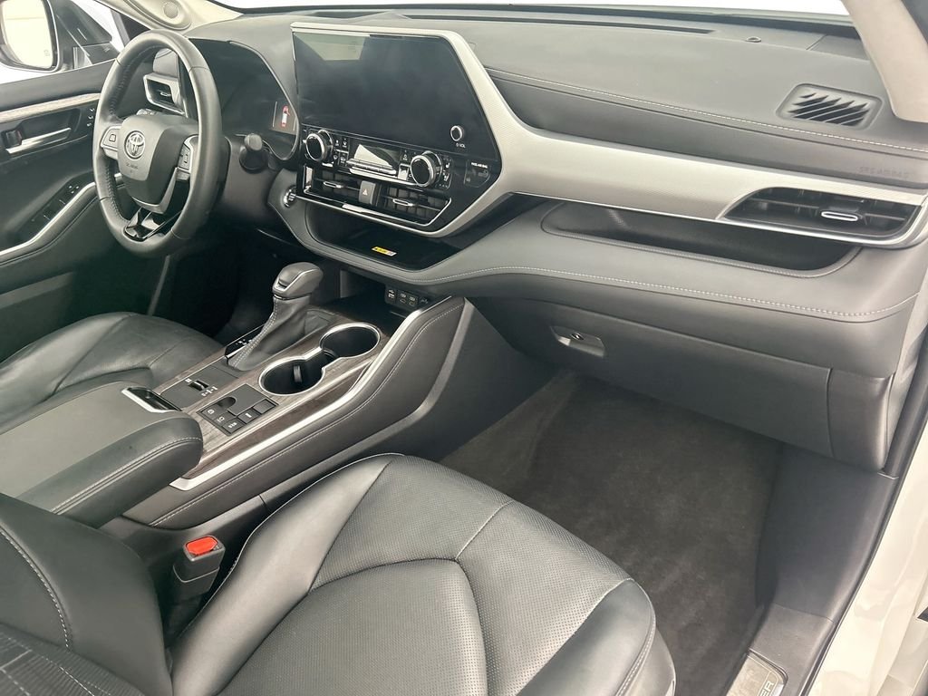Used 2023 Pearl Toyota Platinum image 15