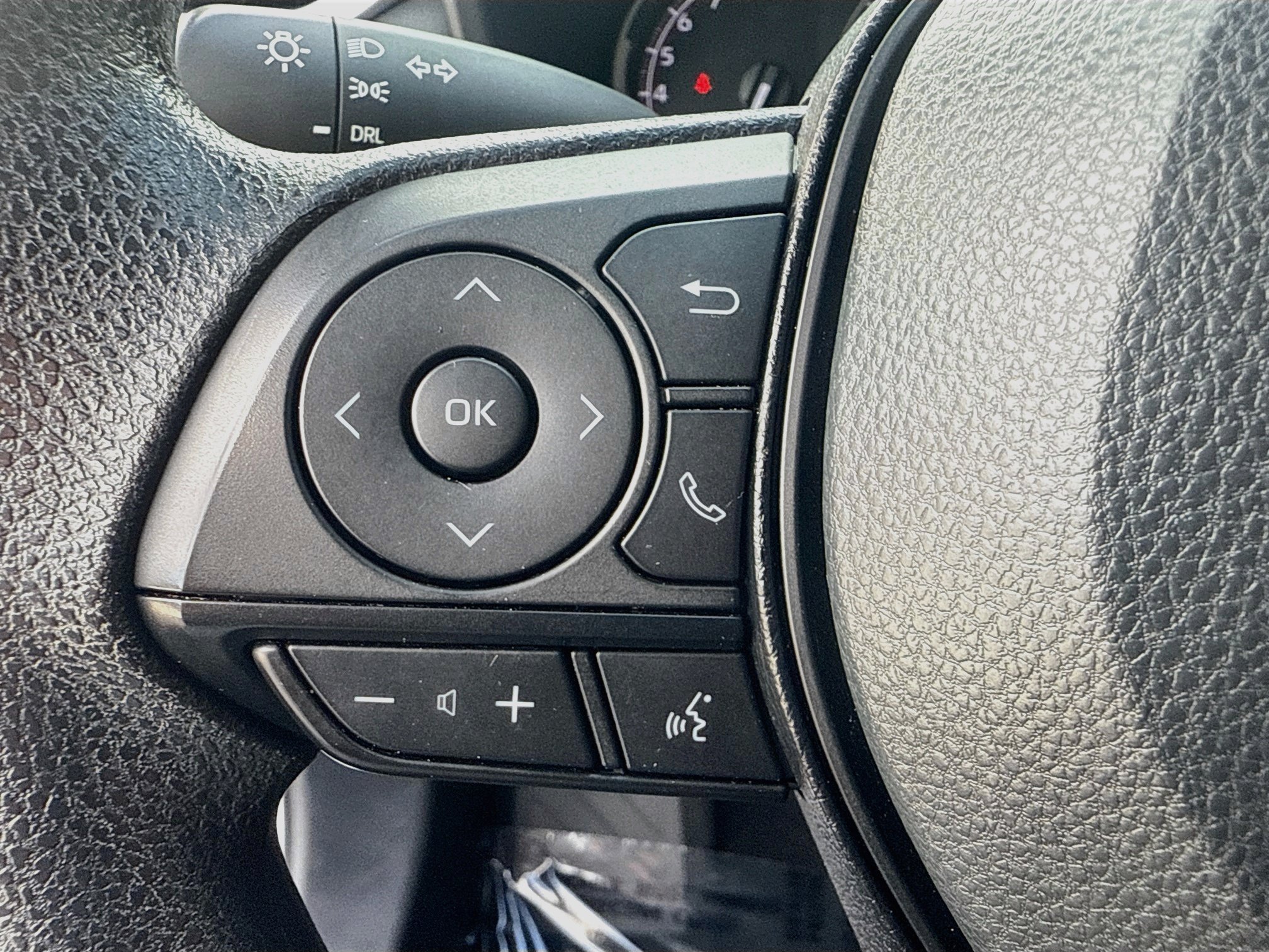 Used 2025 Ice Toyota LE image 36