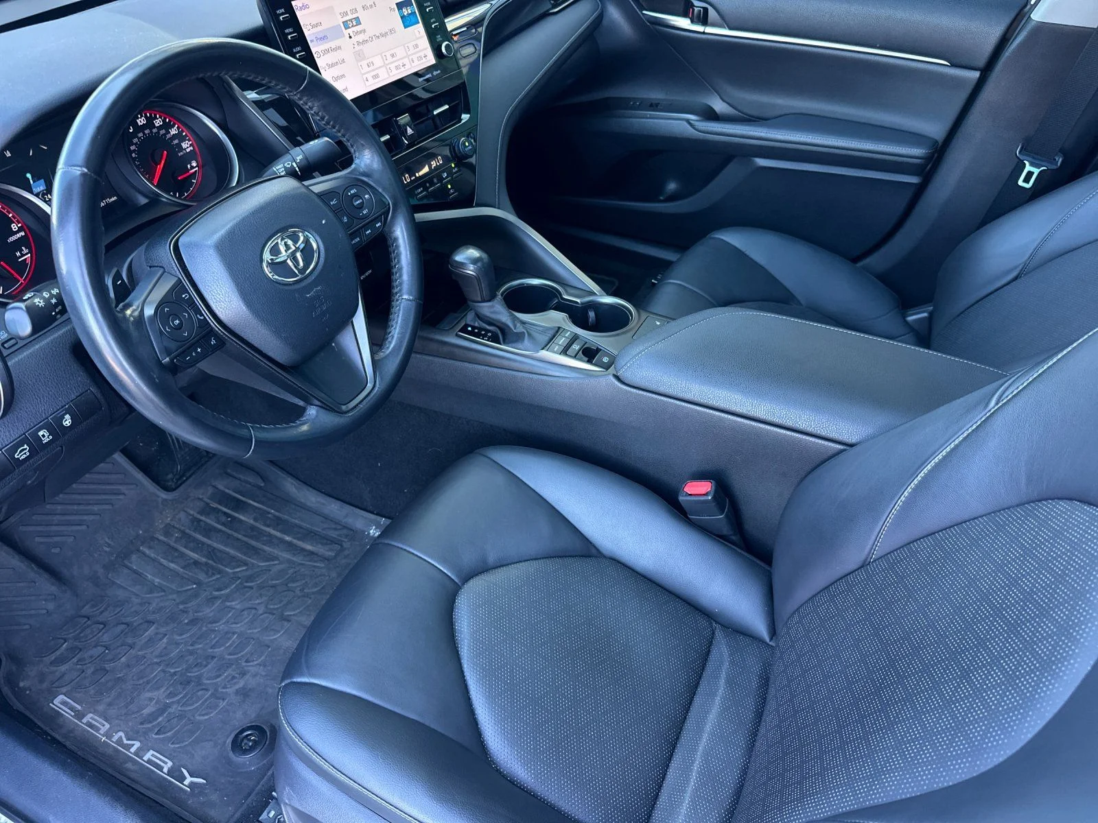 Used 2021 Wind Chill Pearl/Midnight Black Metallic Toyota XSE image 9