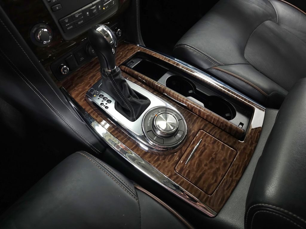 Used 2020 Super Black Nissan Platinum image 32