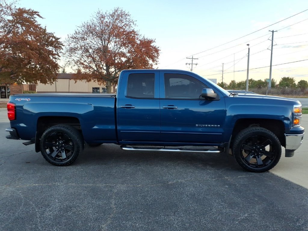 Used 2015 DEEP OCEAN BLUE METALLIC Chevrolet LT image 13