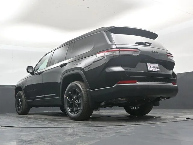 New 2026 Diamond Black Crystal Pearl-Coat Exterior Paint Jeep Altitude image 46