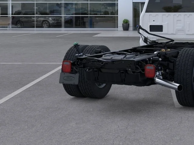 2025 Ford F-600 Super Duty Chassis Cab XL - Photo 21