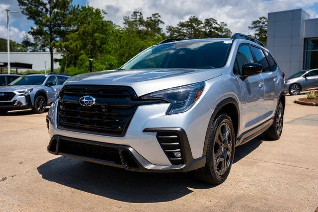 Certified Used 2025 Ice Silver Metallic Subaru Onyx Edition image 11