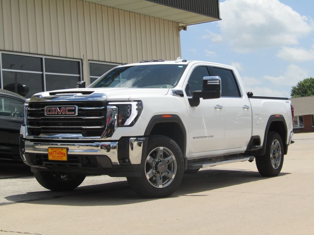 Used 2025 White GMC SLT image 12