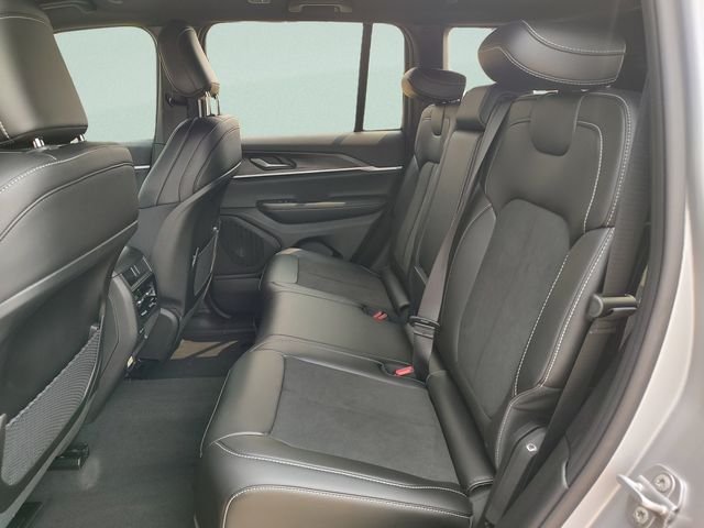 New 2026 Silver Zynith Exterior Paint Jeep Altitude image 26